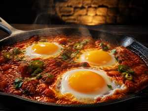 Image 66: 98% of Americans Are Using Toxic Frying Pans - The Chefs Are Doing This Now