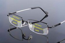 Image 15: The Auto-Focus Glasses Getting Attention Online